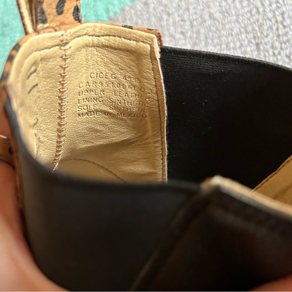 Sseko Chelsea V Boot in Black & Fauna Print - Women Sz 11 - EUC - Picture 6 of 7